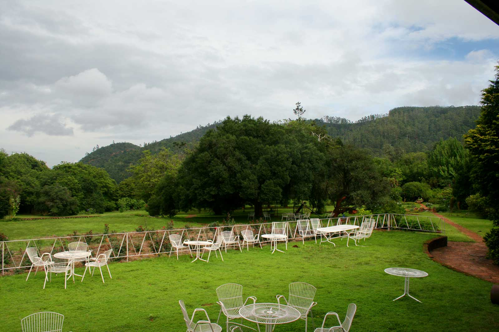 Front lawn at La Rochelle Hotel